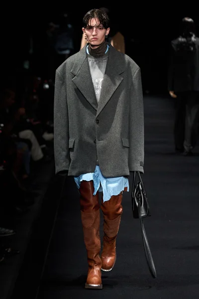 Look 3